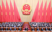 十四届全国人大一次会议在京开幕 习近平等在主席台就座
